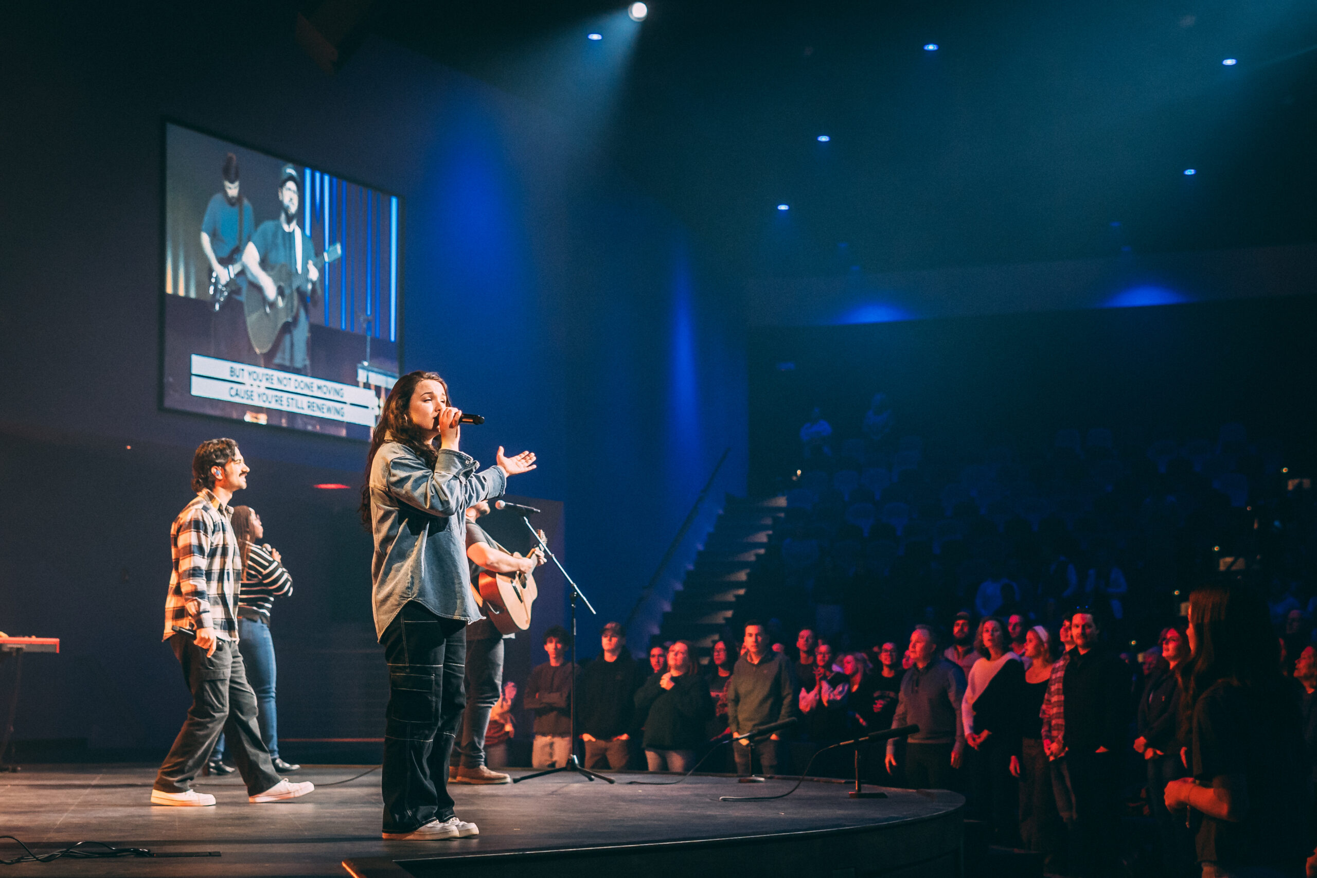 Madisen leading worship